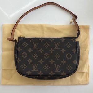 Louis Vuitton clutch / wristlet